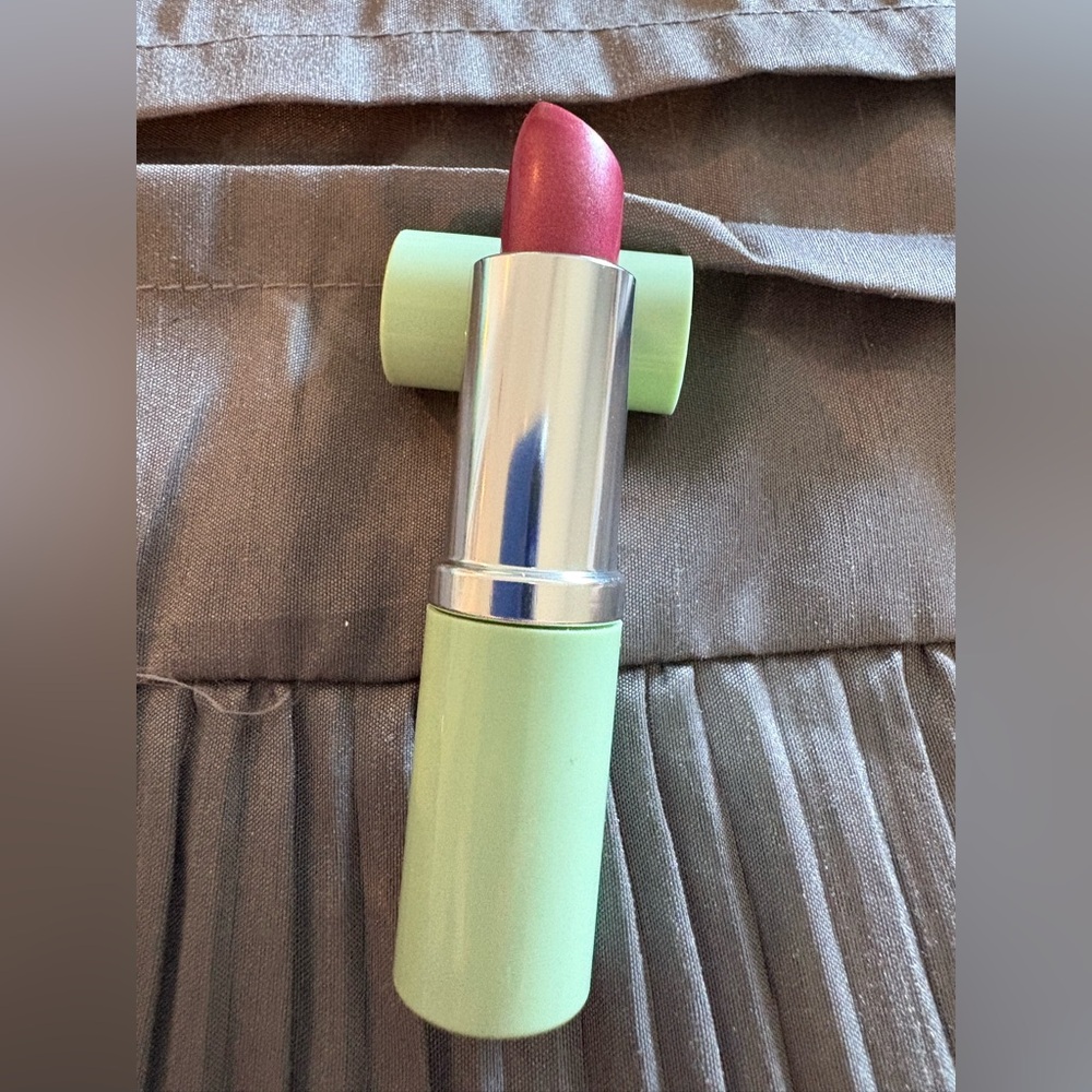 Clinique Different Lipstick DISCONTINUED Raspberry Glace NEW